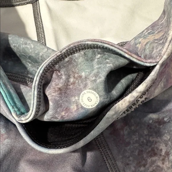 lululemon athletica biker shorts. Like new. Lab Summer ‘23. Size 6, 6 inch leg. - Picture 4 of 4